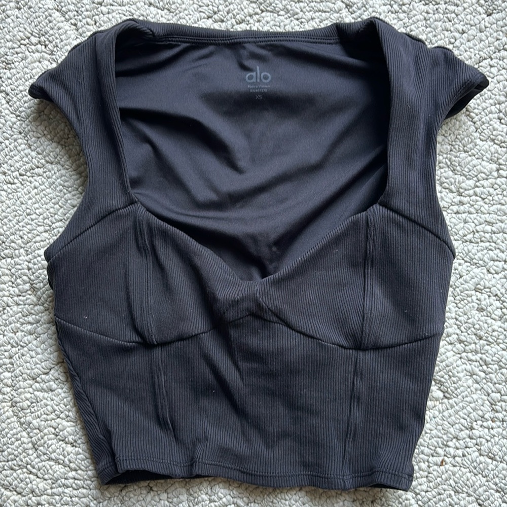 Alo black cropped workout top. Size xs. Ribbed material